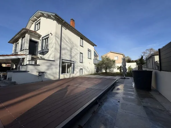 Maison de 350 m2 sur 805 m2 de terrain