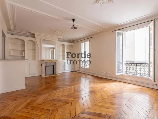 PARIS 8 - EUROPE - BEL APPARTEMENT HAUSSMANNIEN DE 62 M²