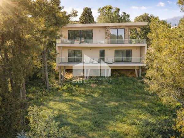 Nouveauté - Maison contemporaine à vendre à Bormes les Mimos