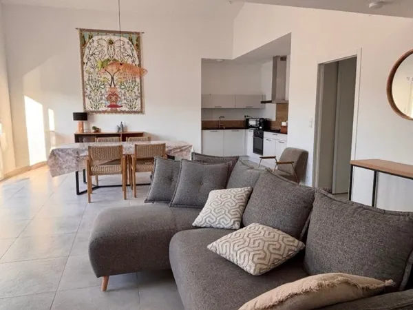 AVP IMMO - Appartement T3 d'Exception Dernier Étage avec Terrasse de 35 m2 Plage des Lecques à 2 min