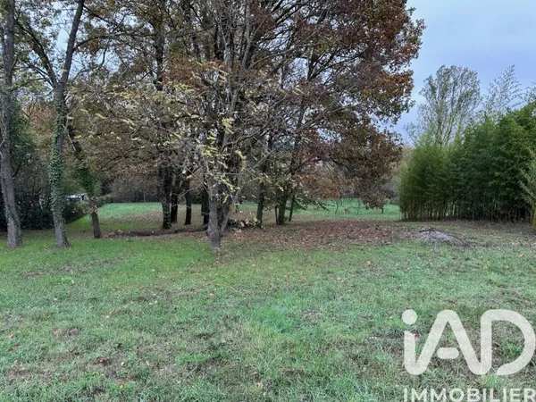 Terrain 811 m²