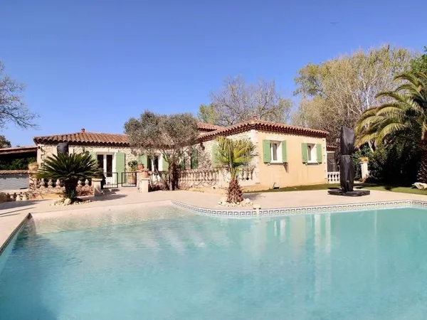 Marignane - Magnifique villa de 5 pièces de 185 m² environ dont une dépendance avec garage, atelier 