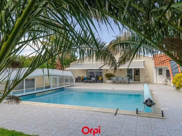 Maison 6 pièces 239 m²