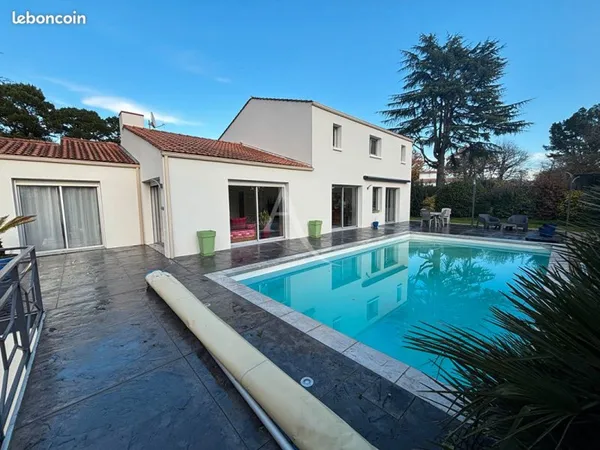 Maison 6 pièces 212 m²