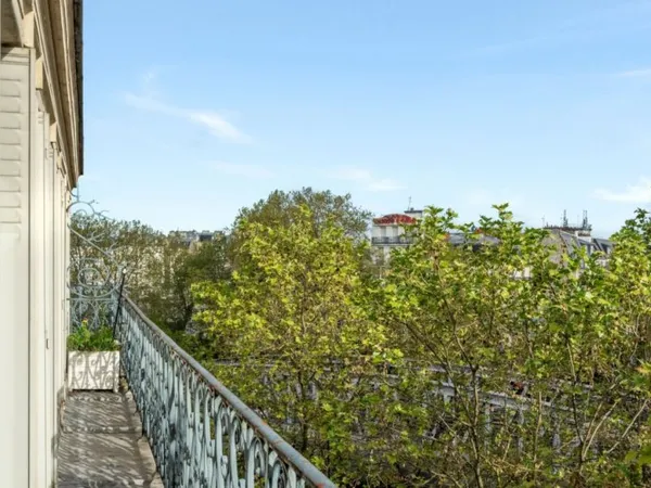 Paris X - 4 pièces avec balcon filant