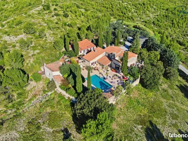 Mas 8 pièces 450 m²