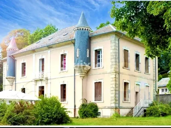 Château 14 pièces 1950 m²