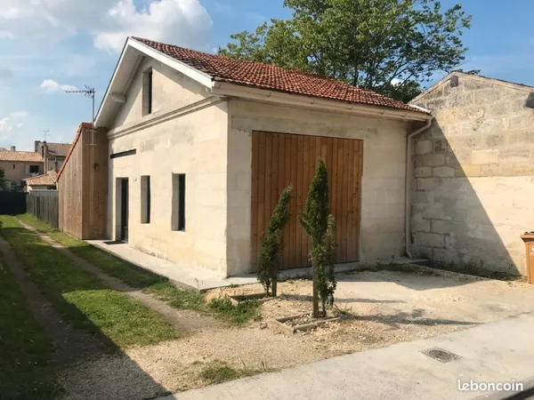Maison en pierre avec 3 chambres, jardin et place de parking