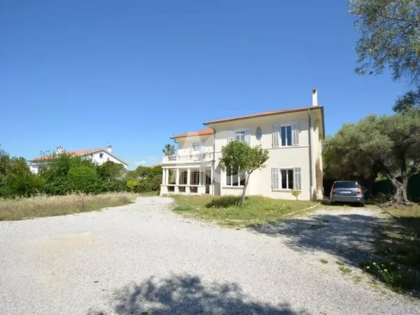 Antibes proche plages très belle propriété
