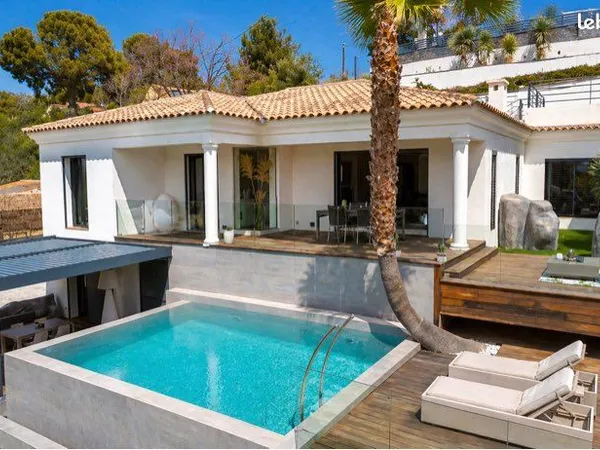 Maison de plain-pied 240 m² avec piscine et dépendance - Allauch
