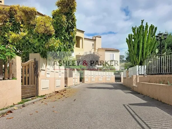 APPARTEMENT / VILLA - CAGNE SUR MER
