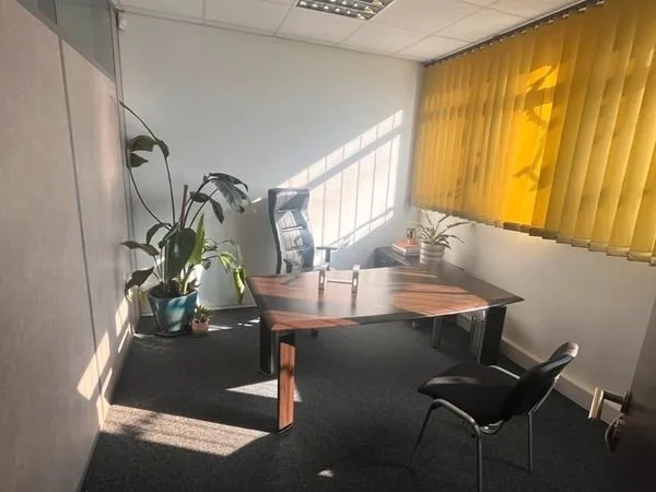 Bureau à louer - idéal profession libérale - RDC - env. 12 m²
