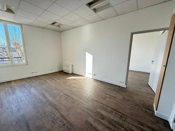 Bureaux A louer avec coin cuisine - CHANTILLY