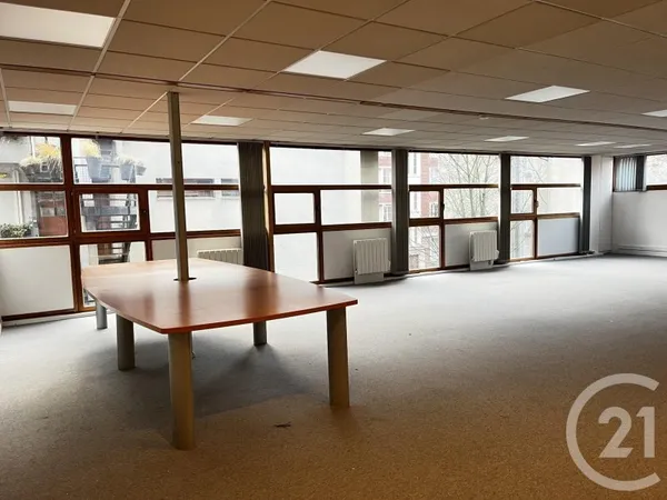 Local commercial 136 m²