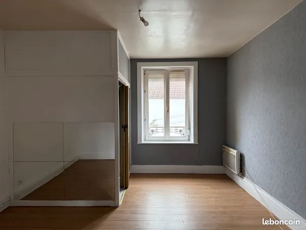 Appartement rénové 52 m² · Jardin privatif · Plein centre Bruyères · Calme · Dispo immédiat