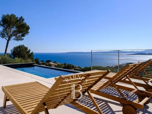 Villa 6 pièces 244 m²