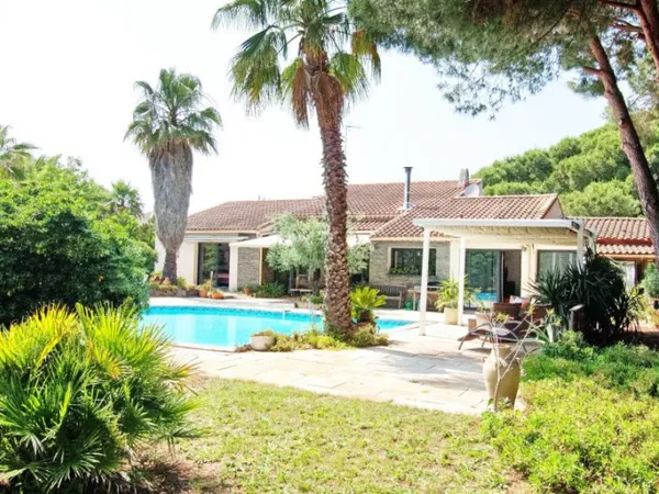 Propriété 6 pièces 160 m²