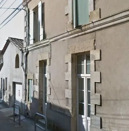 MARMANDE : maison de ville à vendre avec 4 chambres, terrasse et garage.