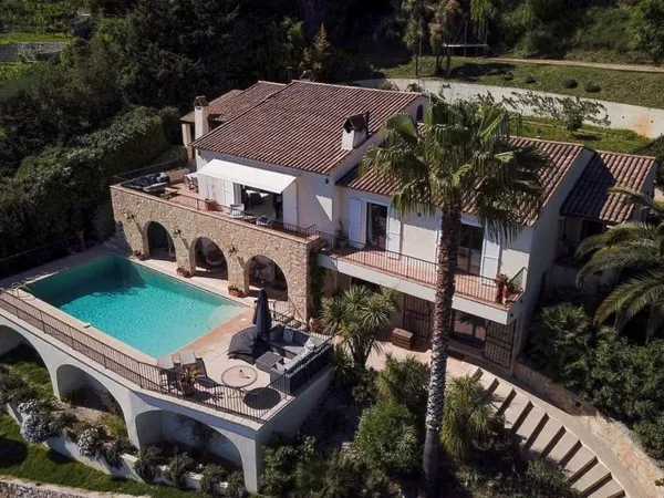 Villa 8 pièces 350 m²
