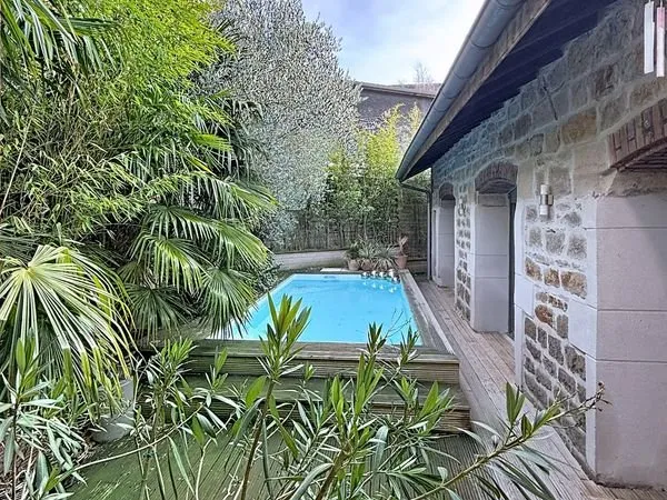 Maison 8 pièces 270 m²