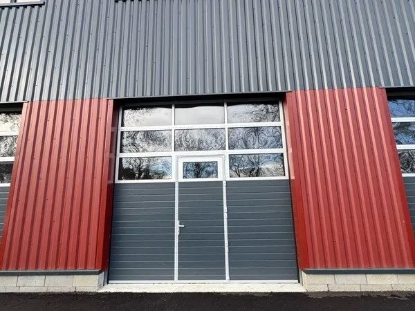 Local pro 140 m² idéal artisan / stockage - Visionis Montmerle
