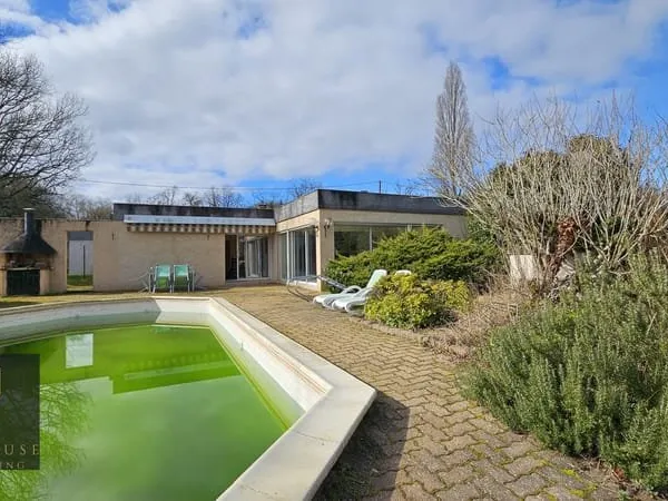 MAISON Plain-pied T5 - 151 M2 + LOCAL COMMERCIAL 250 M2 + 1 HECTARE