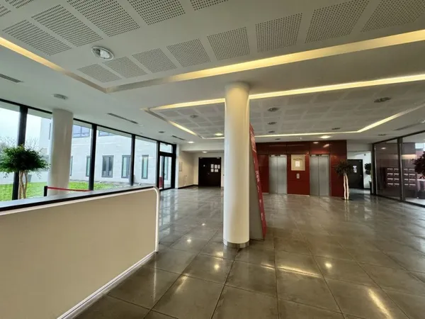 Locaux d'activité - A LOUER - 353 m² non divisibles