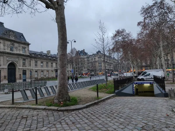 Loue parking école Militaire