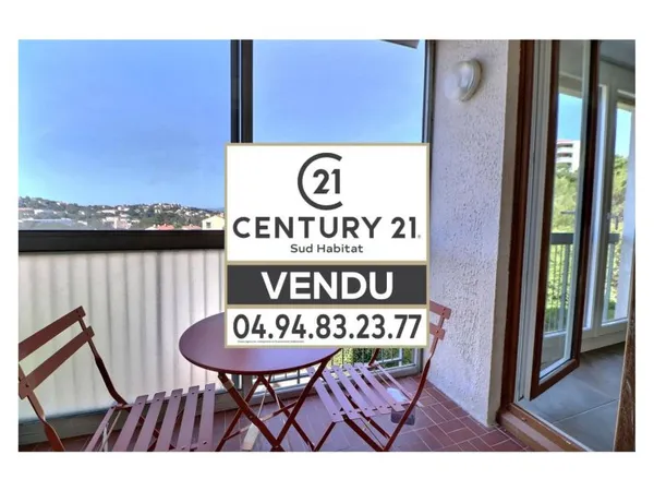 VENTE EN EXCLUSIVITE - SAINT-RAPHAËL - PROCHE COMMERCES ET ECOLES - T4 de 76m2 avec cave et parking