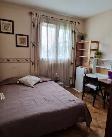 chambre/sdd privee chez l'habitant montigny le bx