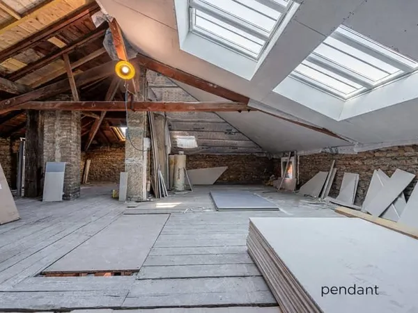 T3 bis lumineux au dernier étage Pierre dorée et fort potent