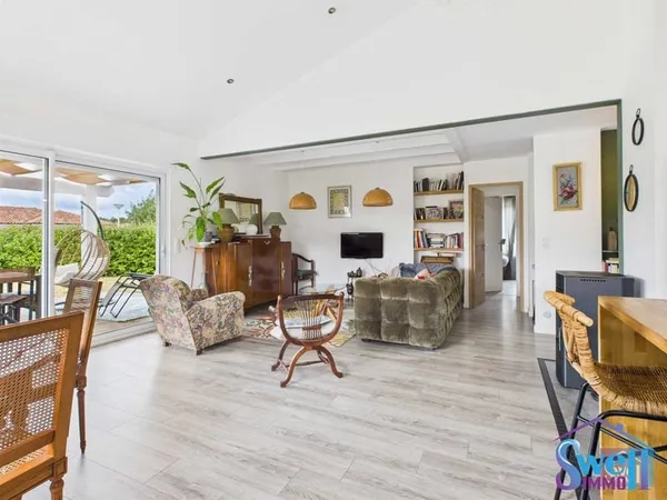 Charmante maison de plain-pied dans un quartier paisible d'Azur