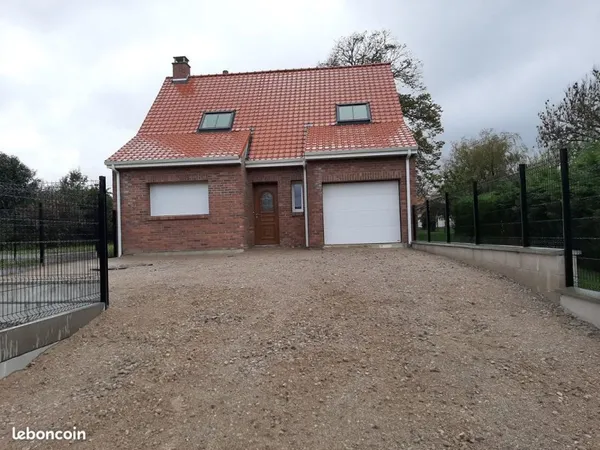 Maison neuve centre village
