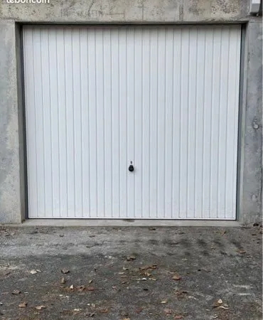 Garage / box (proche mairie lourdes)