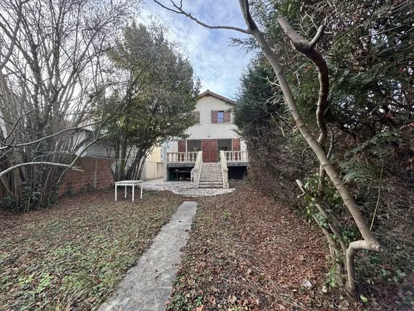 Maison avec terrasse à Aulnay-Sous-Bois