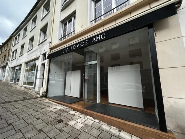 LOCAL + APPARTEMENT + GARAGE