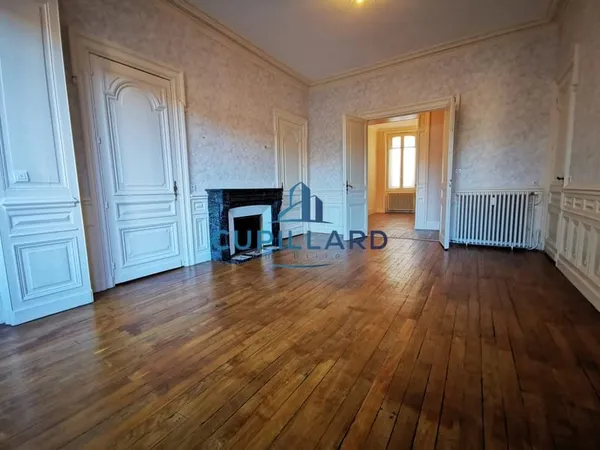 ROANNE - Hyper centre - Appartement avec cachet