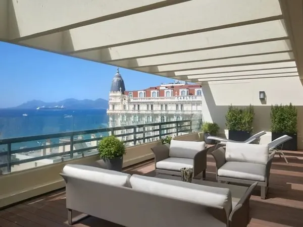 CANNES MAGNIFIQUE 4 PIECES VUE MER