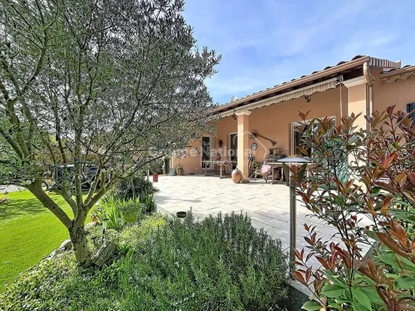 Maison de plain-pied 5 pièces 121 m²