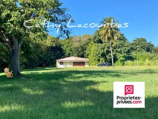 Maison à rénover sur 5000 M² de terrain constructible - Pointe Noire