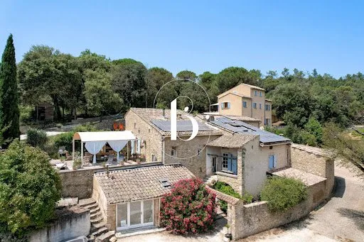 Mas provençal 13 pièces 282 m²