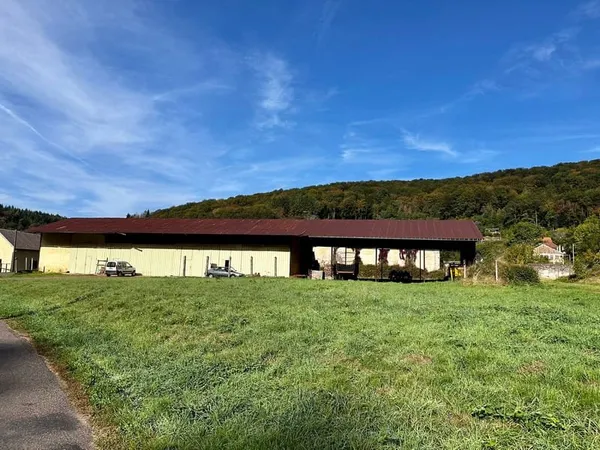 Pour investisseur ! bâtiment industriel, 3700 m2 env., très bon rapport
