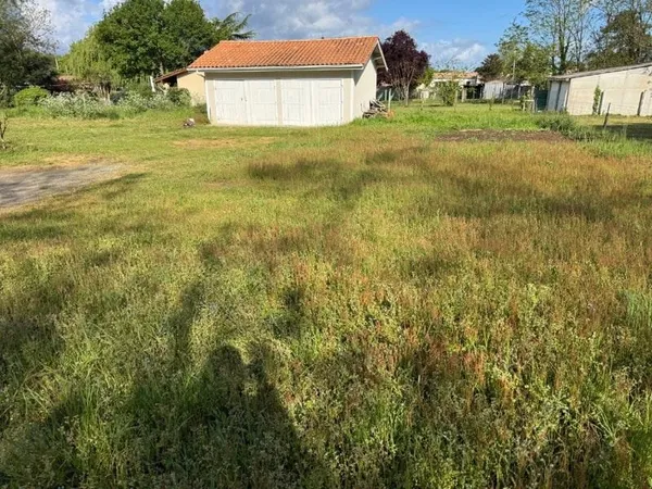 Terrain 850 m²