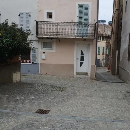 petite maison de village à Collobrieres (83)