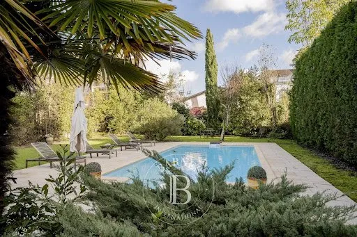 Maison 7 pièces 215 m²