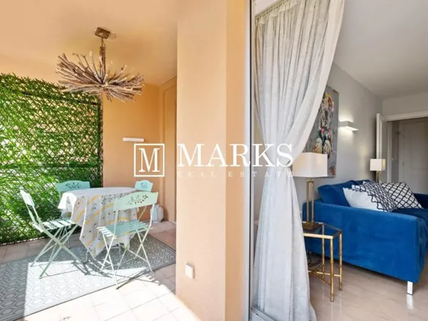 Appartement moderne de 2 pièces avec terrasse et piscine en copr