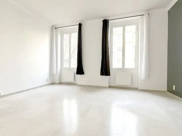 Local 3 pièces 48 m²