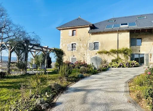 Maison 9 pièces 454 m²
