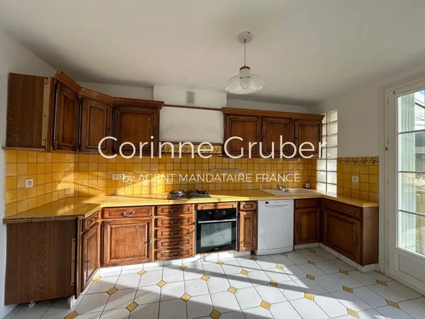 EXCLUSIVITÉ - DIGNE APPARTEMENT TYPE 4 DE 93 M², BALCON, GARAGE, CAVE, TERRAIN ET DÉPENDANCE