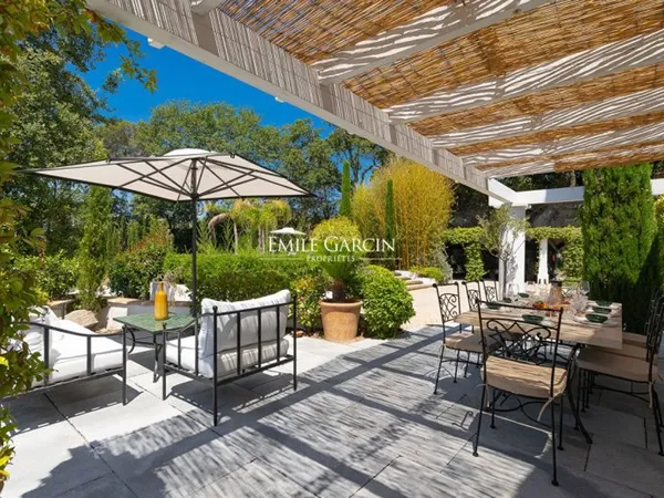 A louer, Cote d'Azur, Cannes centre, maison contemporaine avec 3 chambres doubles